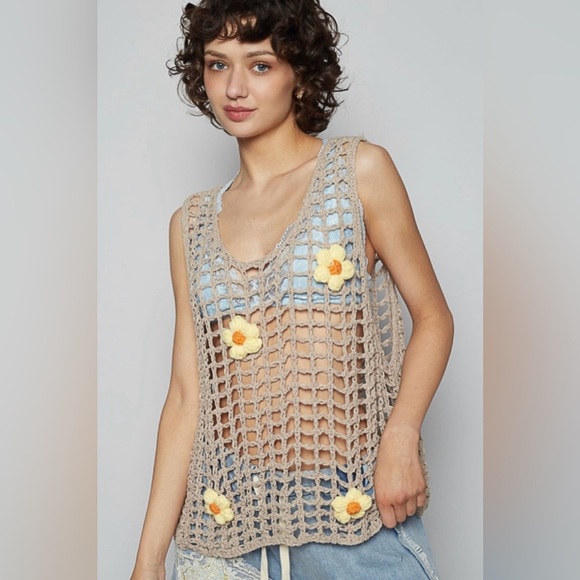POL Tops - 🌸H205 New POL M pp22 Yellow and Tan Crochet Floral sweater Vest Top